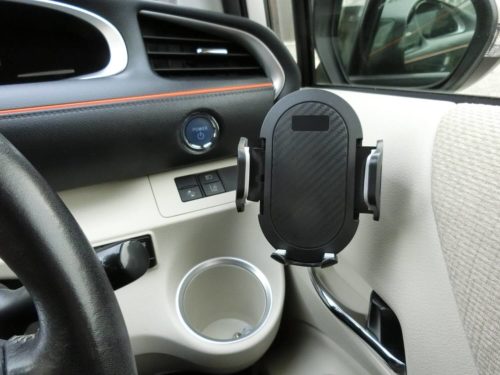 交通法改正で車用スマホホルダーをどこに付けるか