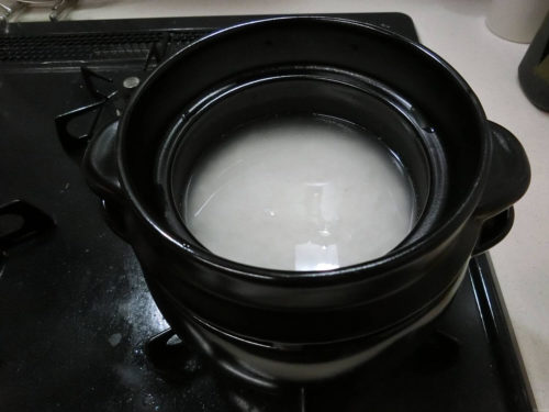 【自炊】土鍋で少量でも美味しいご飯を炊く「黒楽 かまどご飯釜」