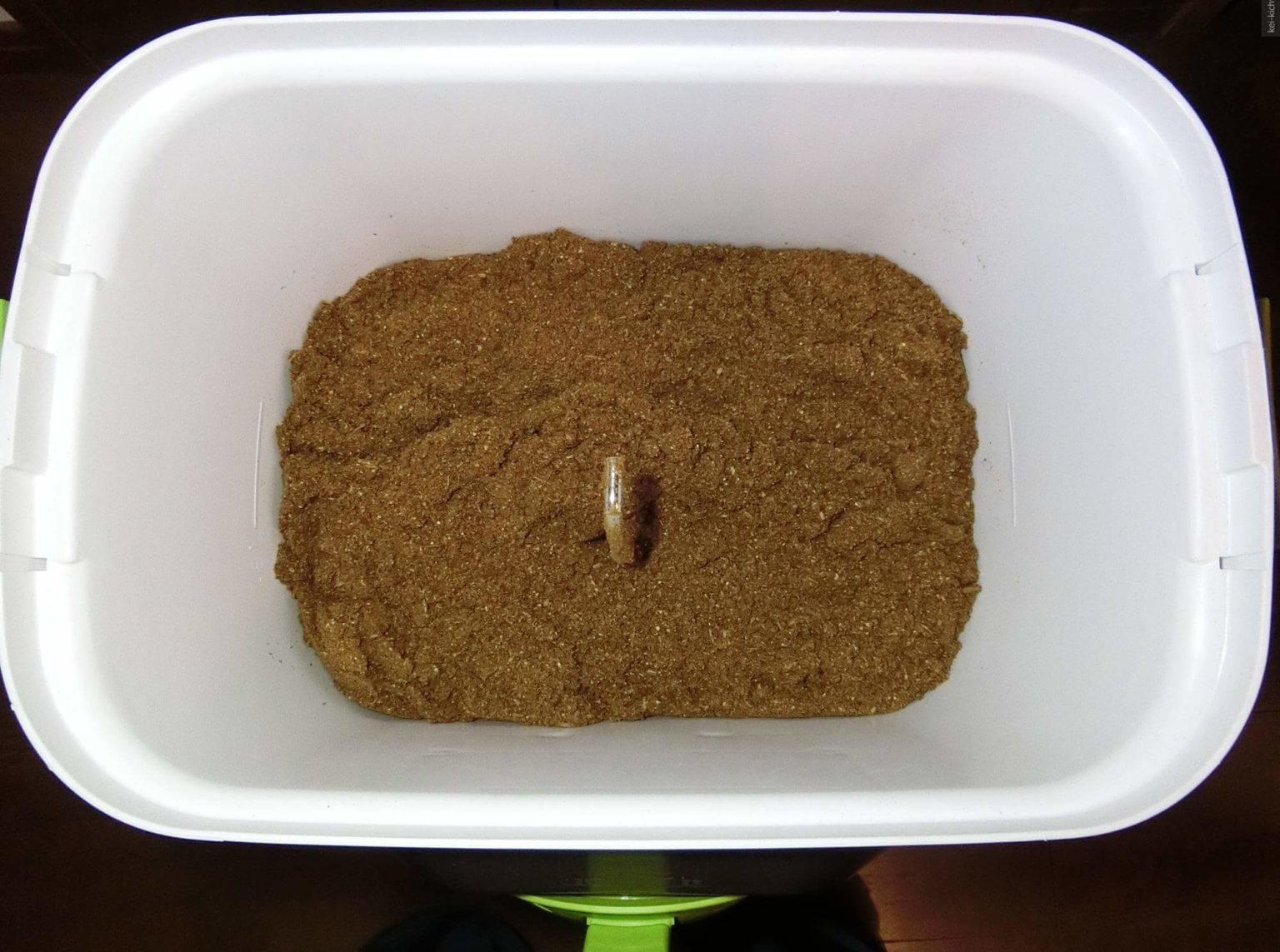 【レビューその①】家庭用コンポスト導入記録(自然にカエルS SKS-101)