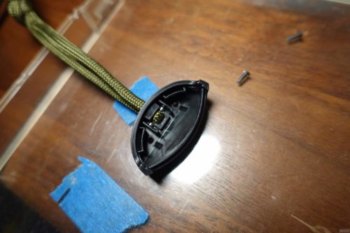 シューティンググリップに丈夫なストラップを無理矢理つける