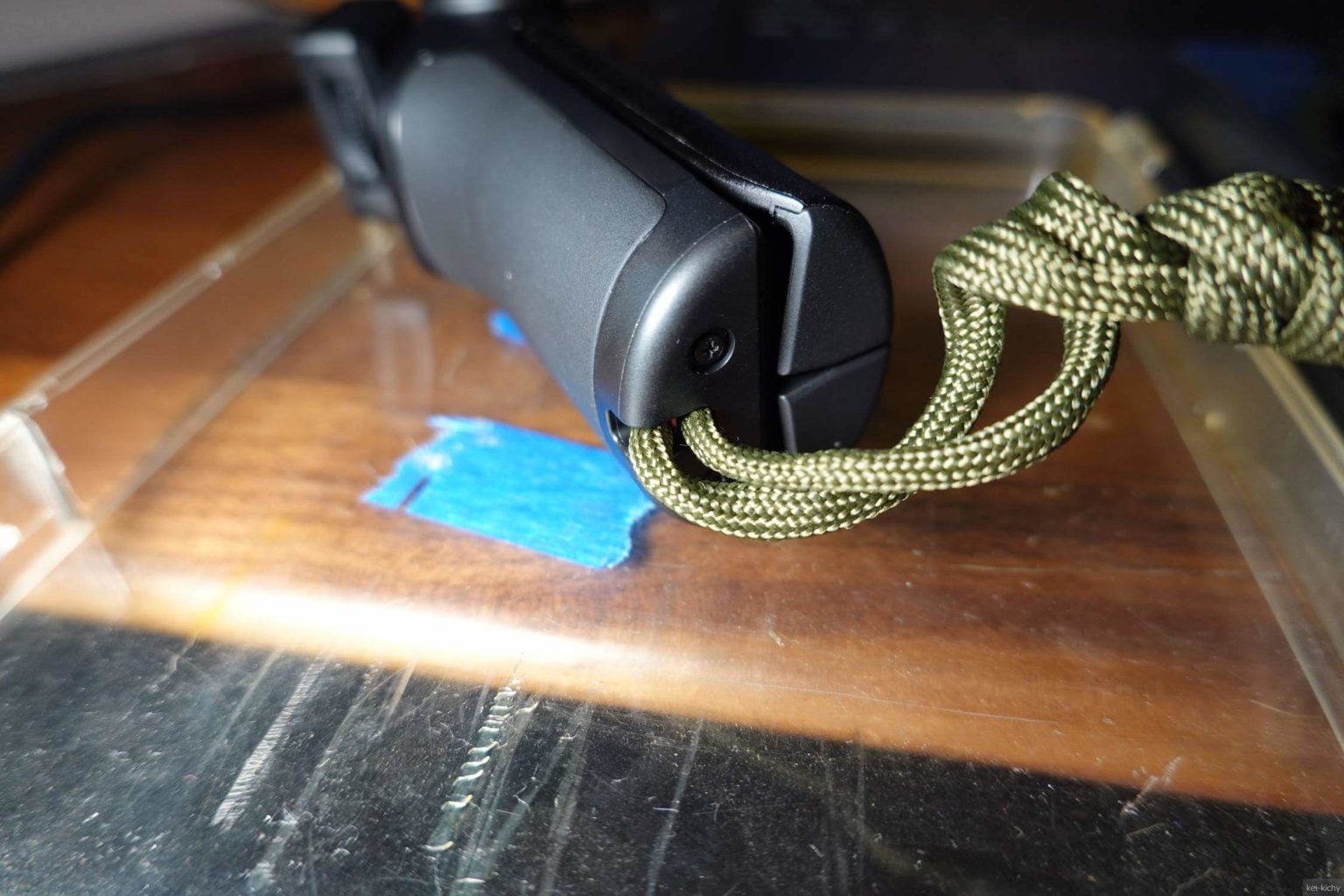 シューティンググリップに丈夫なストラップを無理矢理つける