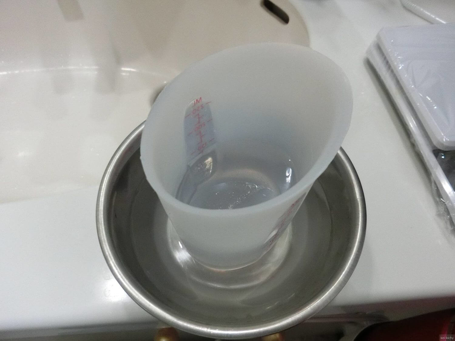 思い出のお菓子をエポキシ樹脂で固めて保存した話