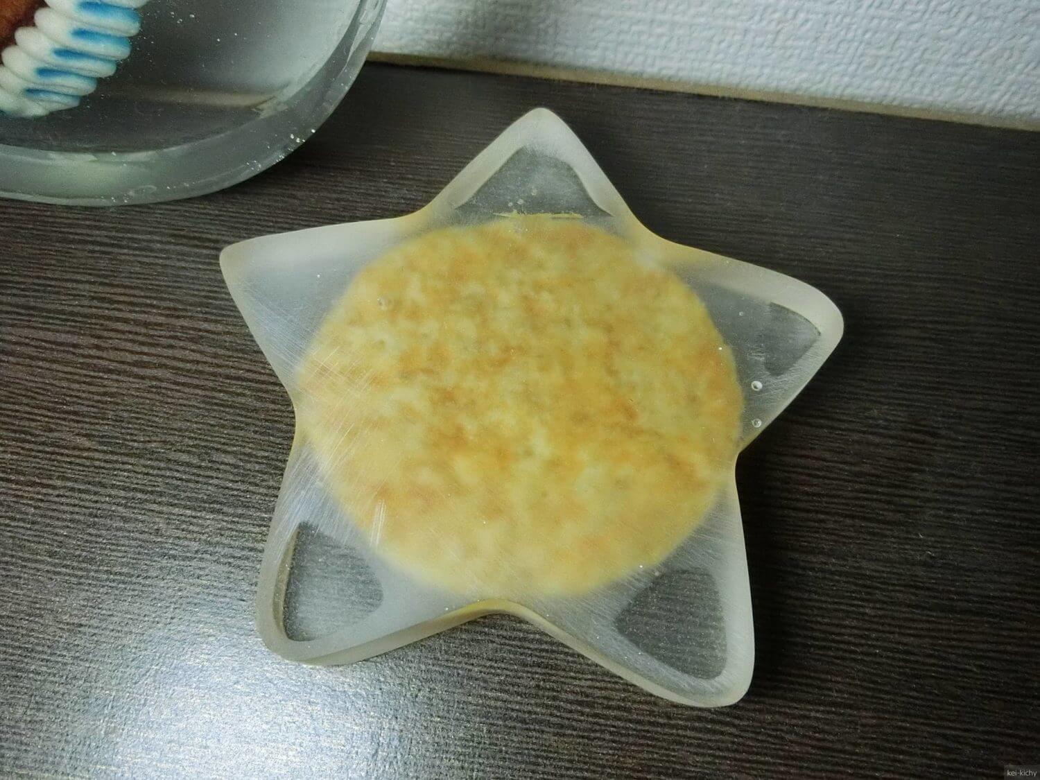 思い出のお菓子をエポキシ樹脂で固めて保存した話