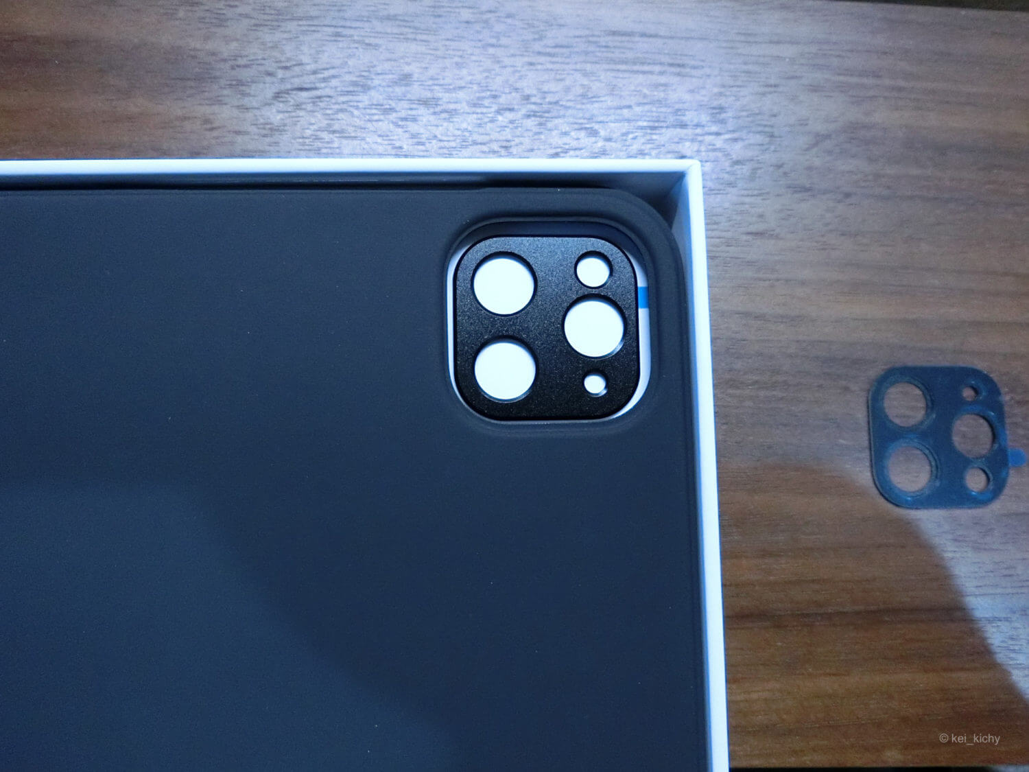 iPadProカメラ保護パネル