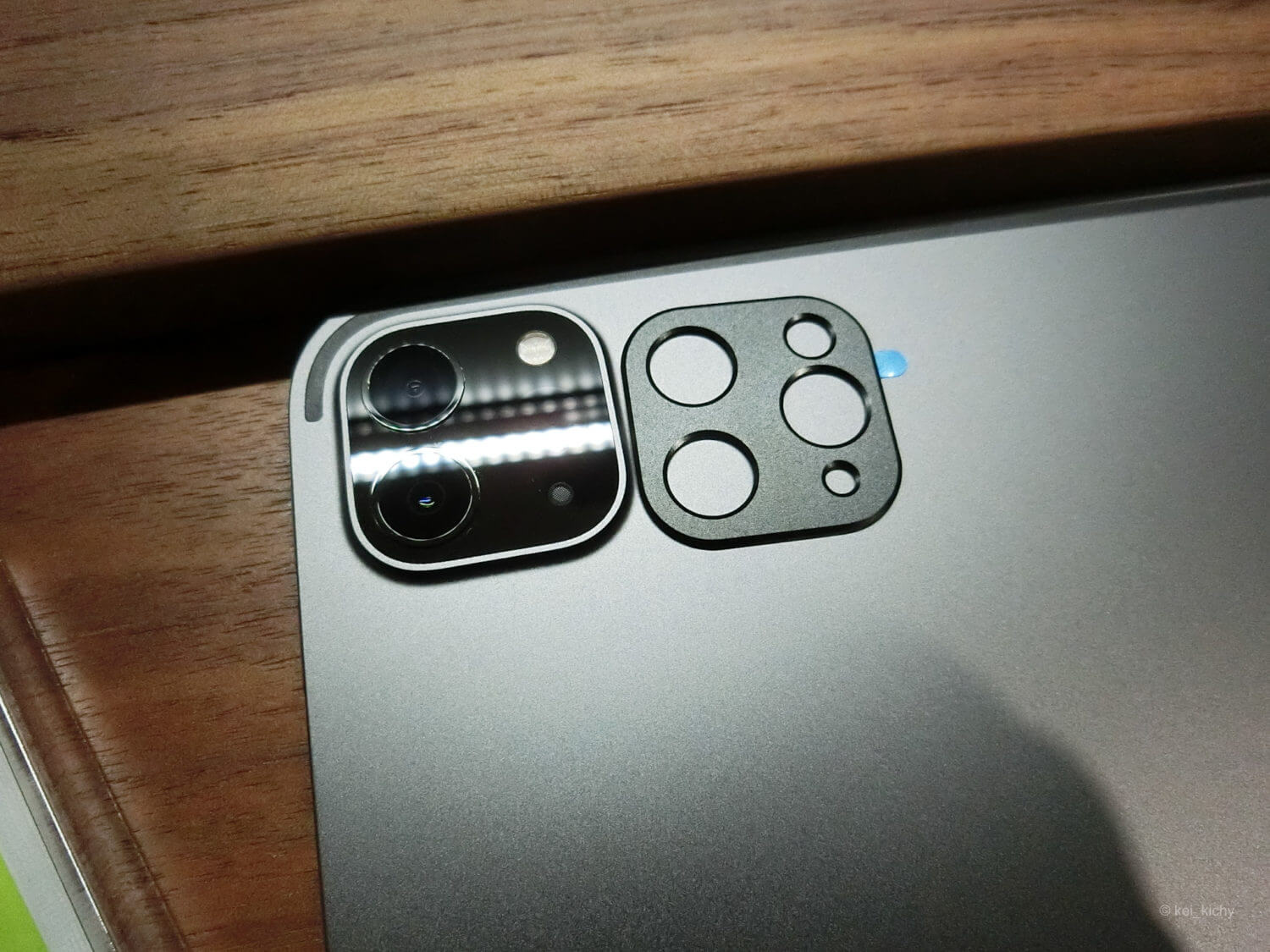 iPadProカメラ保護パネル