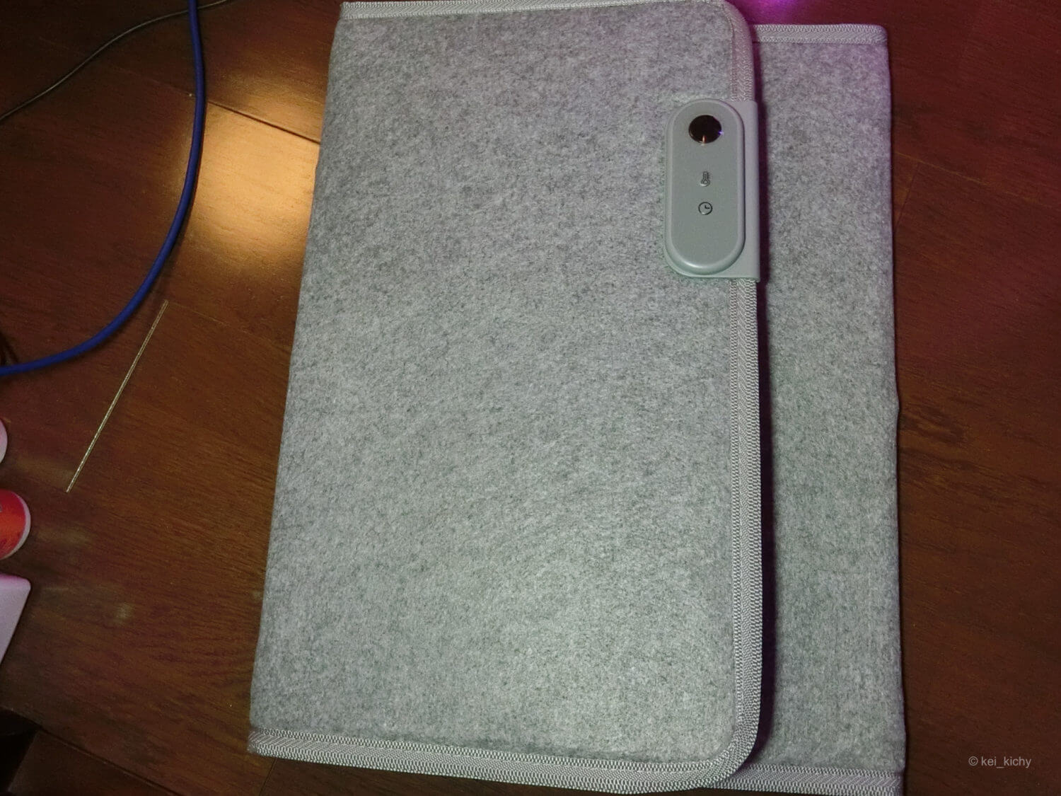 在宅勤務の質向上に足元用パネルヒーターを購入