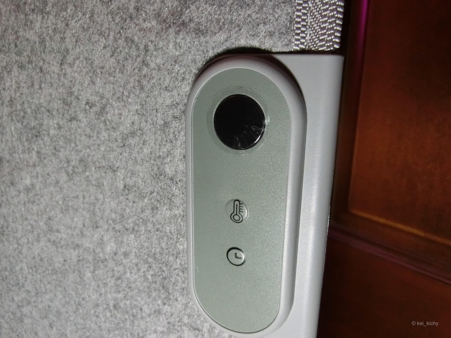 在宅勤務の質向上に足元用パネルヒーターを購入