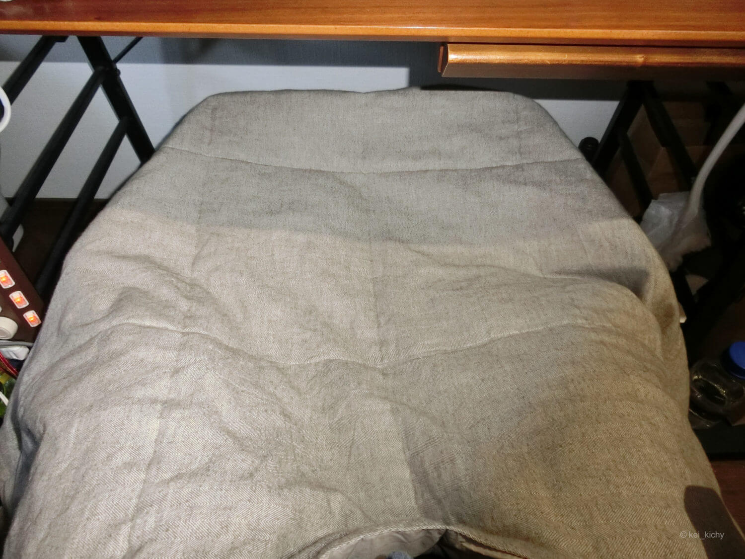 在宅勤務の質向上に足元用パネルヒーターを購入